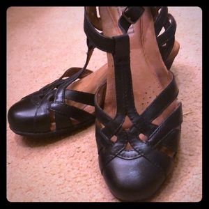 Black leather low heels by Cobb Hill